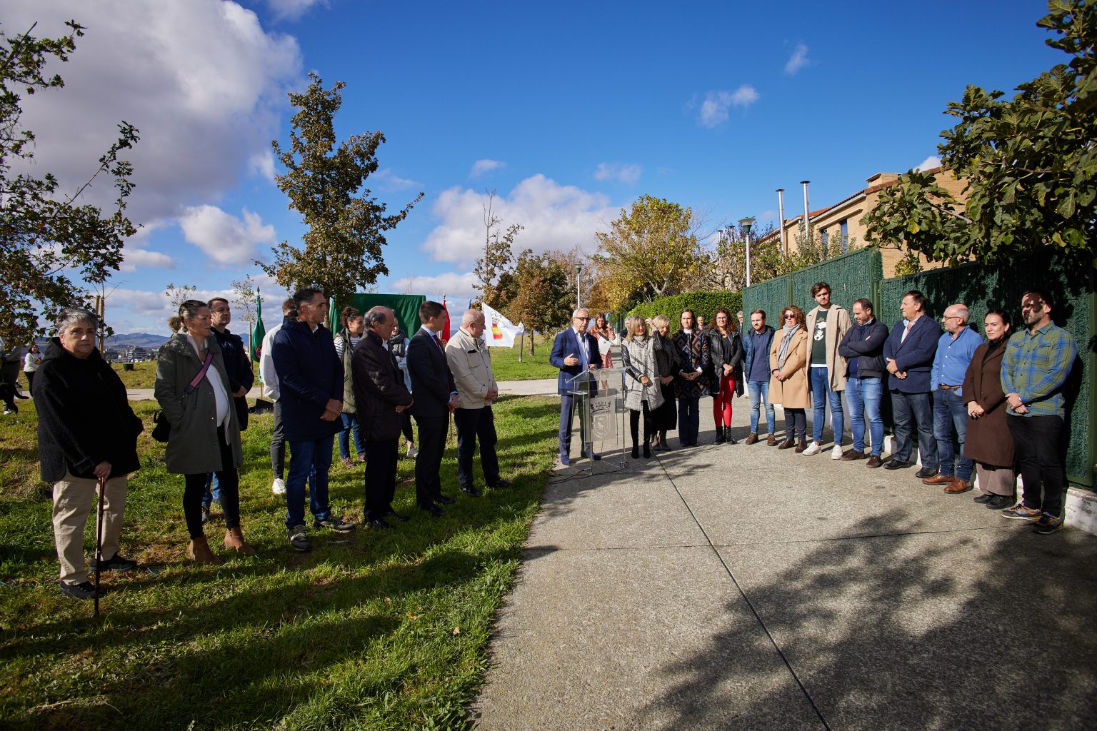 A* Jesús Garzaron/Ayuntamiento de Pamplona
F* 2023_11_06
T* Inauguración del bosque Olímpico
L* Calle de las Aguas 91, Mendillorri, Pamplona