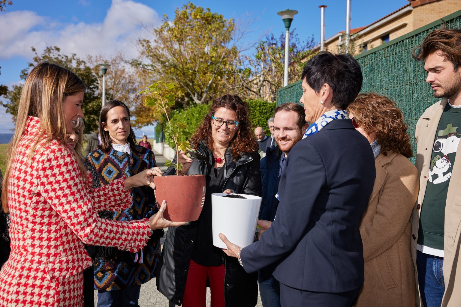 A* Jesús Garzaron/Ayuntamiento de Pamplona
F* 2023_11_06
T* Inauguración del bosque Olímpico
L* Calle de las Aguas 91, Mendillorri, Pamplona